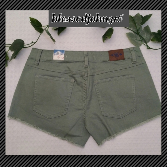 Sadie Robertson Cut Off Shorts NWT - Picture 2 of 4